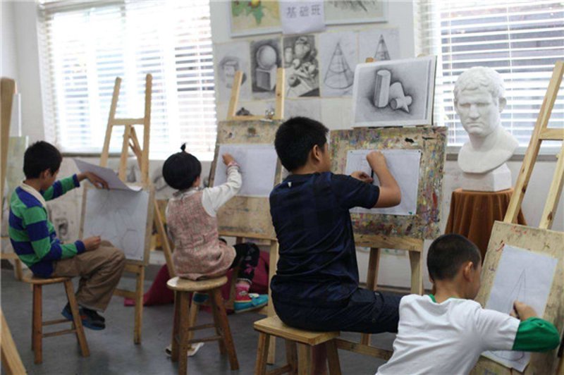 儿童画画教程：7-12岁孩子必学的简单步骤