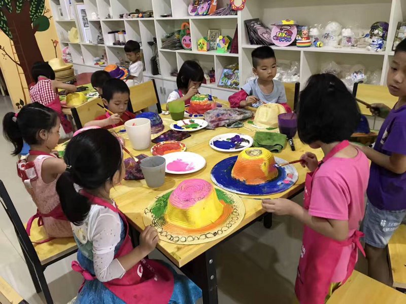 今天我们就来聊聊“手工课程”的英文表达,并通过几个实际案例,让孩子们在动手实践中更好地学习和成长。
